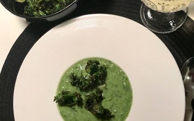 Grönkål och spenatsoppa – supergod vegosoppa!
